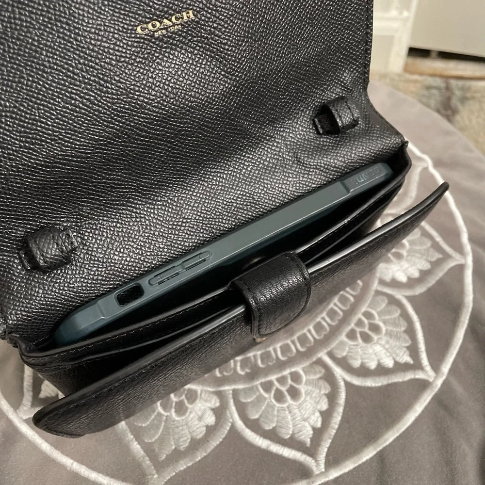 Coach Wristlet Wallet / Smartphone Crossbody - Picture 3 of 14